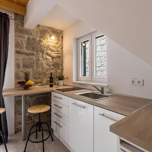 Luxury A&a-old Town Apartment Split