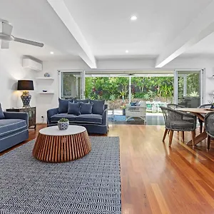 2 Roebellini, 16 Solway Drive - Dog Friendly Tropical Oasis Holiday home Sunshine Beach