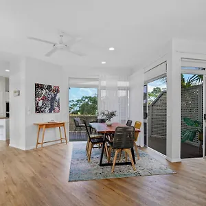A Tropical Family Oasis In Sunshine Holiday home Sunshine Beach