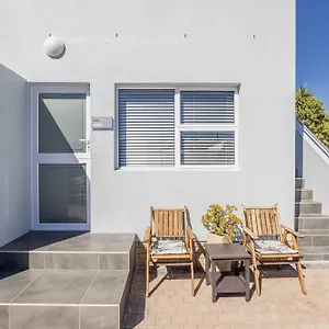 Southeaster Apartment Bloubergstrand